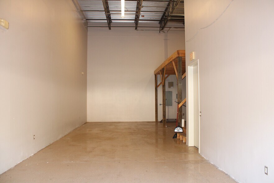 More Photos Of 12960 Commerce Lakes Dr, Fort Myers Warehouse For Sale