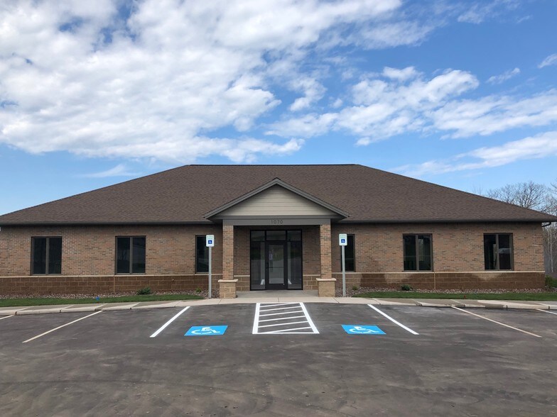 More Photos Of 1070 Commerce Dr, Marquette Medical For Lease