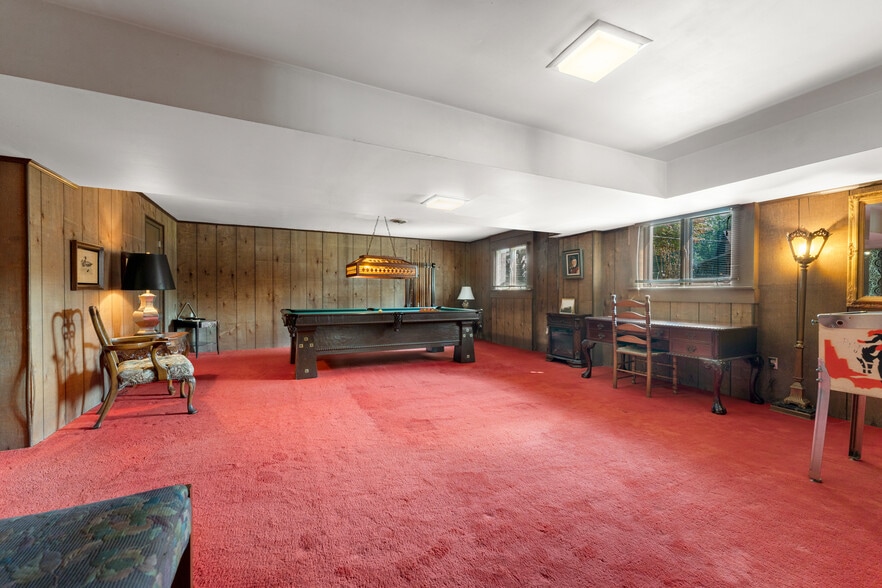 More Photos Of 550 Warner rd, Vienna Specialty For Sale