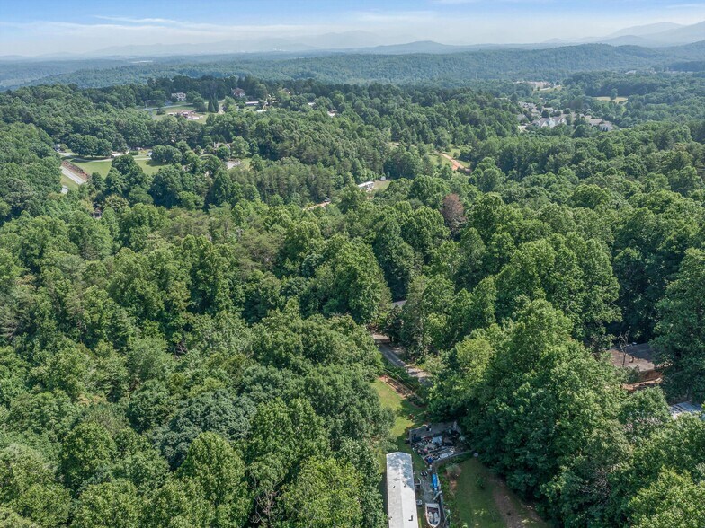 More Photos Of 40 Hemlock Hill Dr, Arden Manufactured Housing Mobile Home Park For Sale