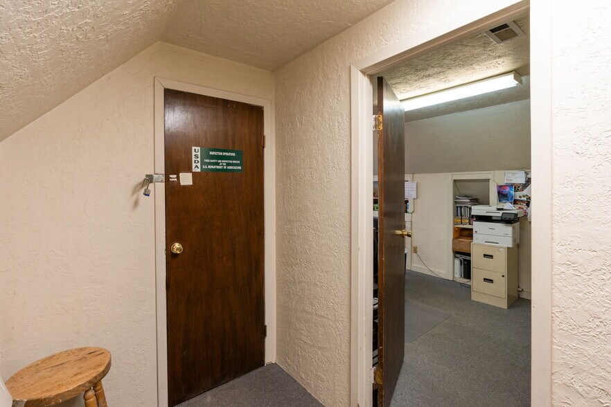 More Photos Of 6410 Jackrabbit Ln, Belgrade Storefront For Sale