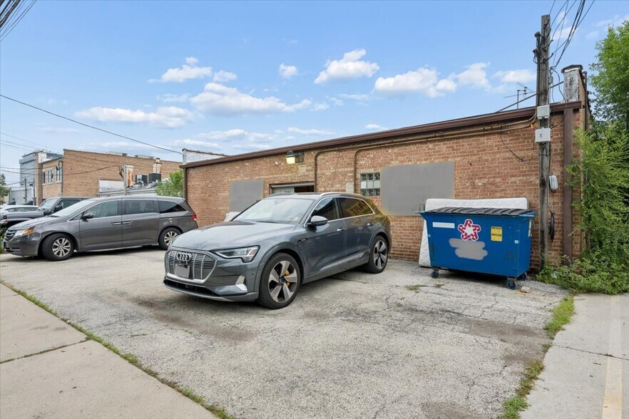 More Photos Of 7045 W North Ave, Oak Park Storefront For Sale