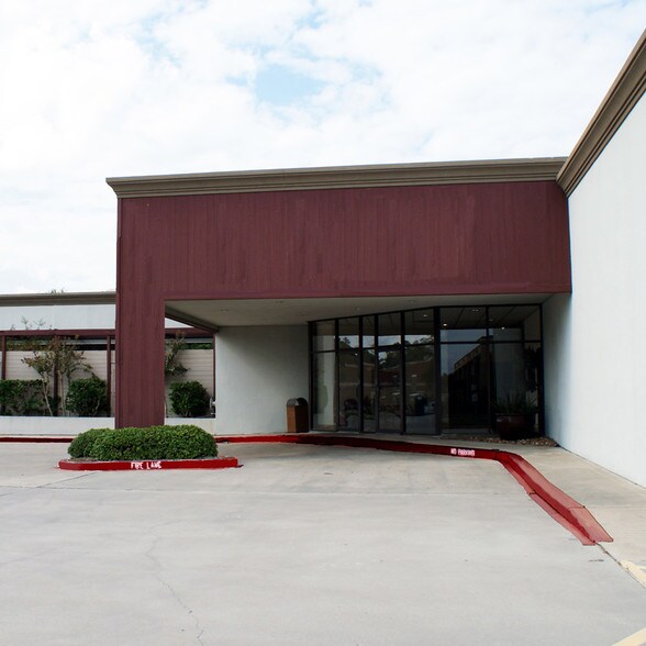 More Photos Of 17222 Red Oak Dr, Houston Medical For Sale