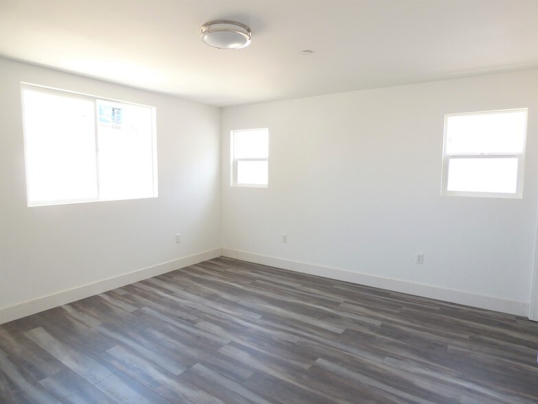 More Photos Of 6732 Irvine Ave, North Hollywood Apartments For Sale