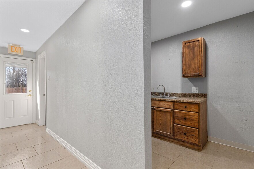 More Photos Of 7604 Baker Blvd, Richland Hills Freestanding For Sale