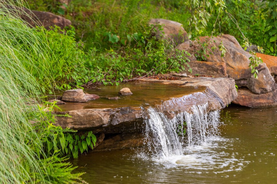 More Photos Of 565 Owens Gin Rd NE, Calhoun Lodge Meeting Hall For Sale