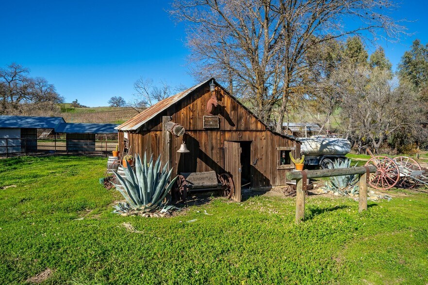 More Photos Of 535 Calf Canyon Hwy, Creston Winery Vineyard For Sale