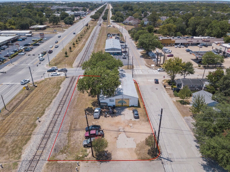 More Photos Of 800 Avenue D, Katy Warehouse For Sale