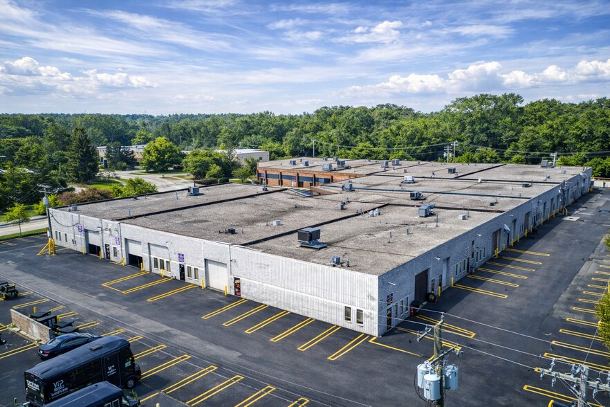 More Photos Of 21421 Hilltop St, Southfield Research And Development For Lease