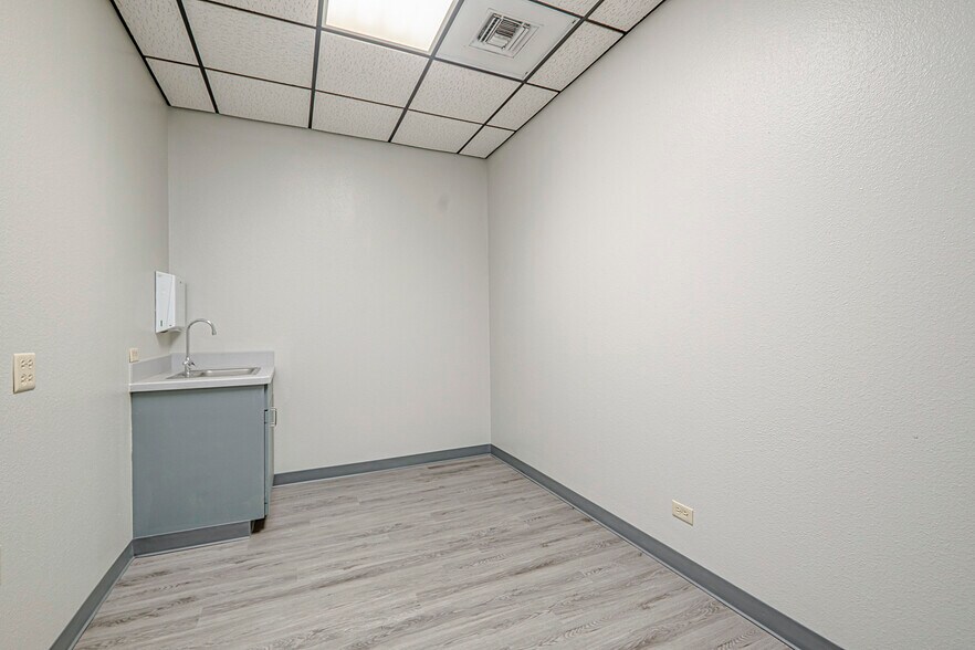 More Photos Of 2407 W Louisiana Ave, Midland Medical For Lease