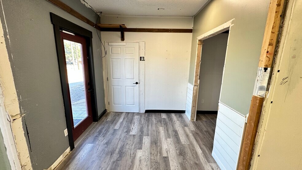 More Photos Of 4119 W FM 2147, Cottonwood Shores Storefront Retail Office For Lease