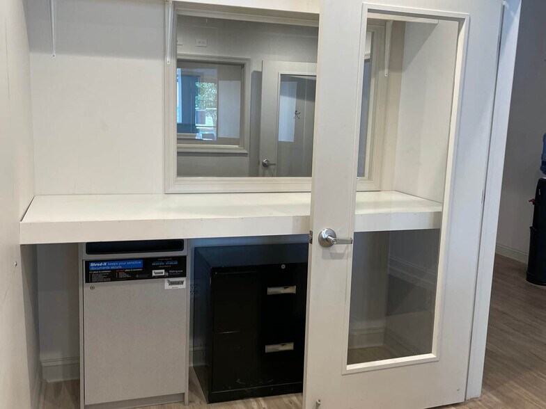 More Photos Of 29 S Duke St, York Storefront Retail Office For Lease