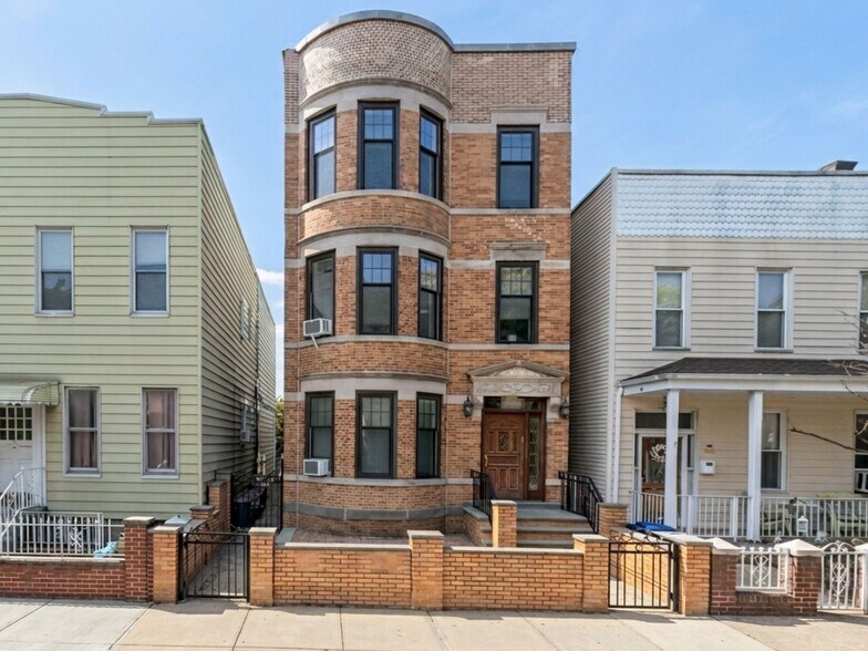 More Photos Of 2554 37th St, Astoria Apartments For Sale