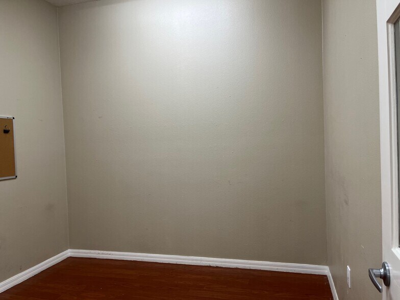 More Photos Of 1708-1718 Lexington Green Ln, Sanford Medical For Sale