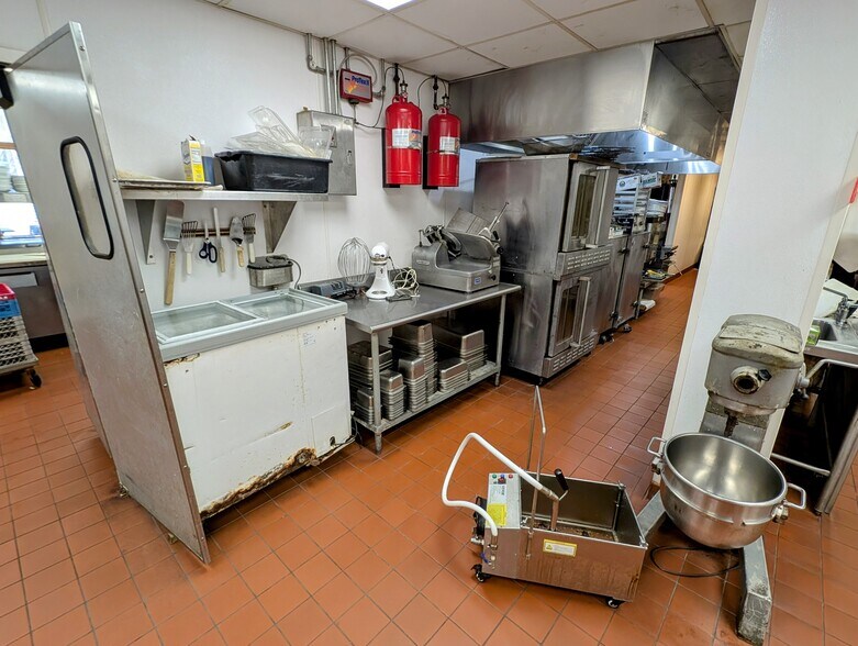 More Photos Of 5101 Center St, Williamsburg Restaurant For Sale