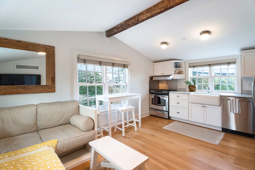 39 Lumber Ln, Bridgehampton, NY 11932 Office Residential For Sale