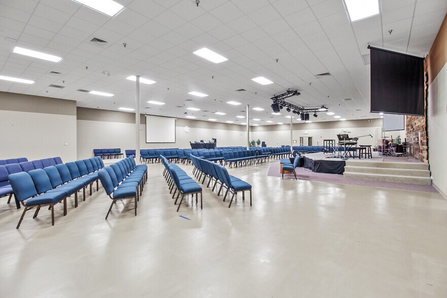 More Photos Of 300-314 E Main St, Parsons Freestanding For Sale