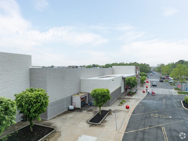 More Photos Of 2975 Horseblock Rd, Medford Freestanding For Sale