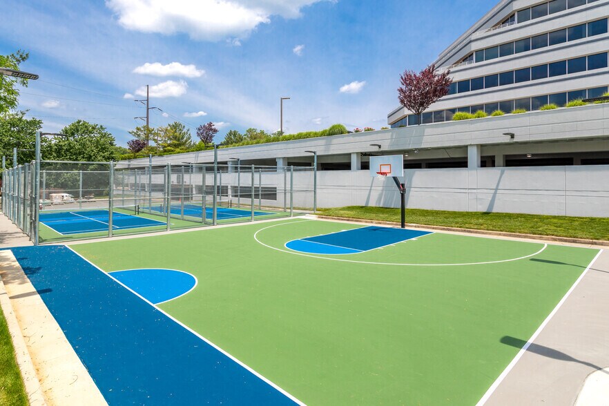 More Photos Of 1410-1430 Spring Hill Rd, McLean Unknown For Lease