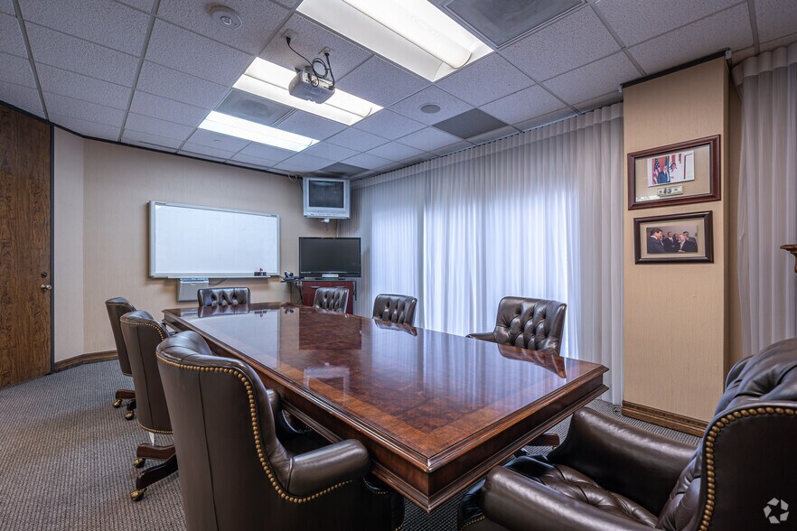 More Photos Of 10190 Katy Fwy, Houston Office For Lease