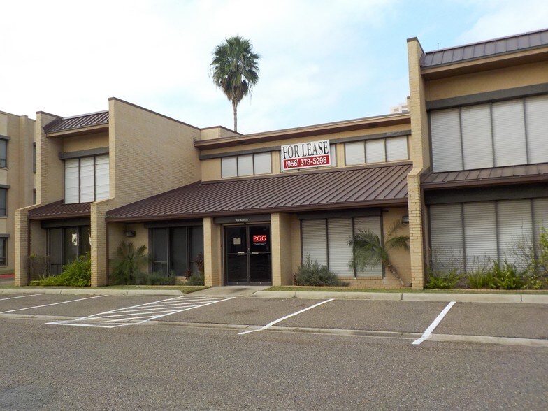 More Photos Of 3700 N 10th St, McAllen Office For Lease
