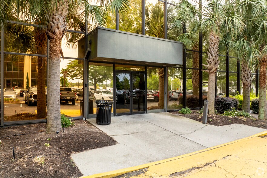 More Photos Of 3600 Forest Dr, Columbia Unknown For Lease