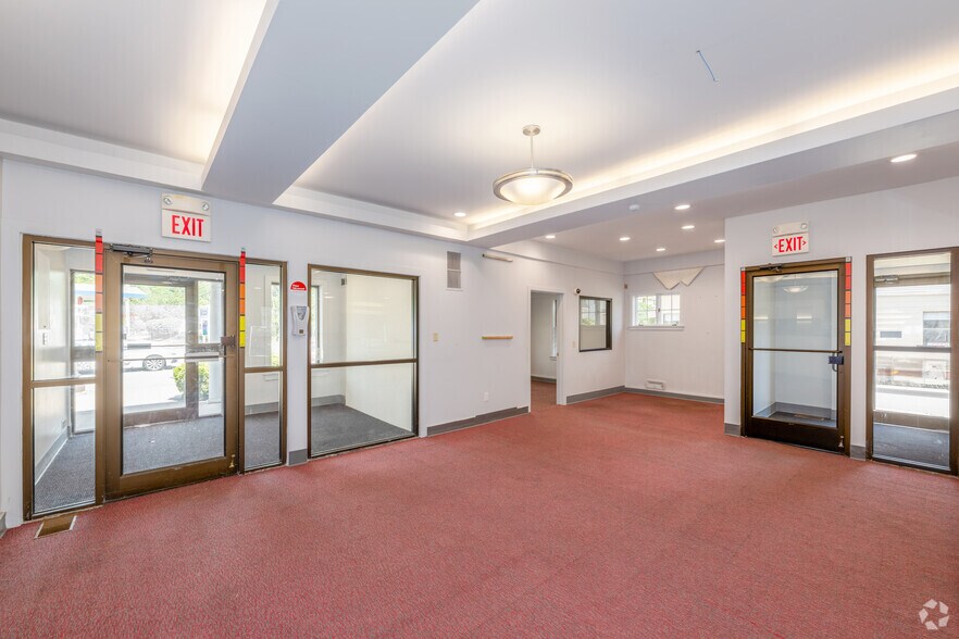 More Photos Of 818 Washington St, Holliston Bank For Sale