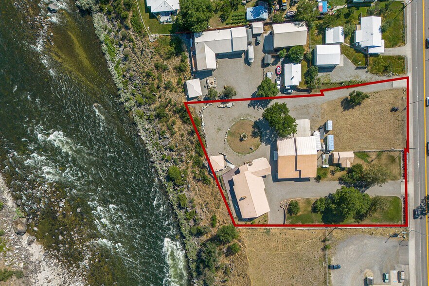 More Photos Of 420-422 Main Street St, Riggins Specialty For Sale