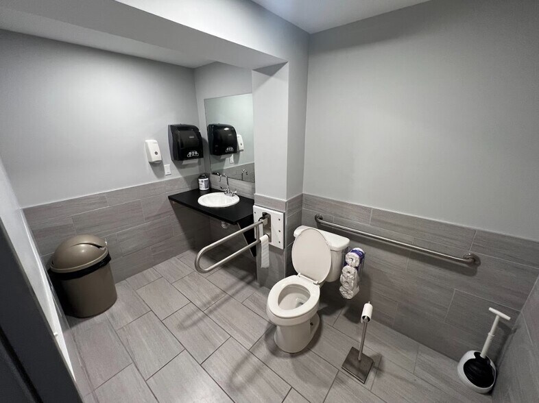 More Photos Of 3 Mound Ct, Merrimack Coworking Space