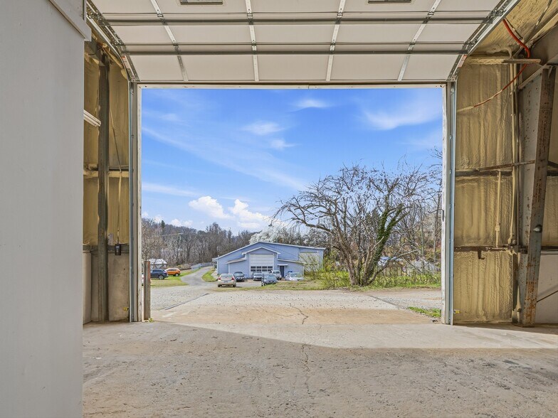 More Photos Of 5 Woodland Dr, Asheville Warehouse For Sale