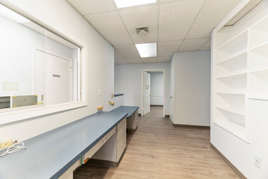 More Photos Of F1 Brier Hill Ct, East Brunswick Office For Sale