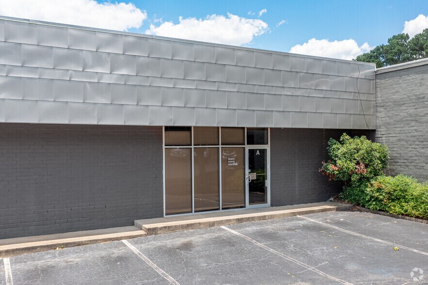 More Photos Of 2144-2148 Hills Ave NW, Atlanta Light Manufacturing For Lease