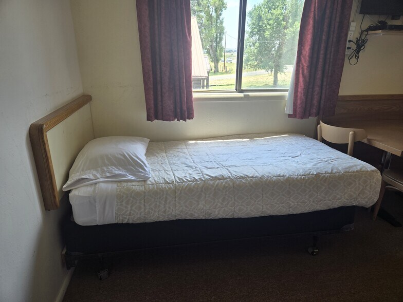 More Photos Of 177 S Main St, Hatch Hotel For Sale