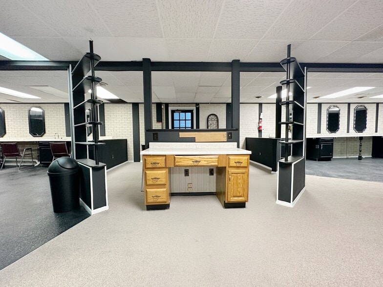 Primary Photo Of 1277 Hicks Blvd, Fairfield Freestanding For Lease