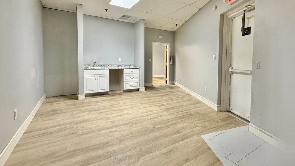 More Photos Of 2600-2626 Woodbridge Ave, Edison Unknown For Lease