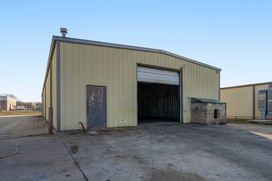 More Photos Of 12 S 111th Ave, Tulsa Service For Lease