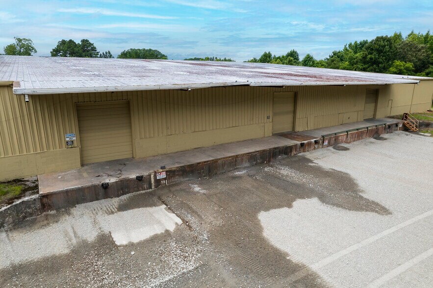 More Photos Of 619 N Main St, Warrenton Warehouse For Lease