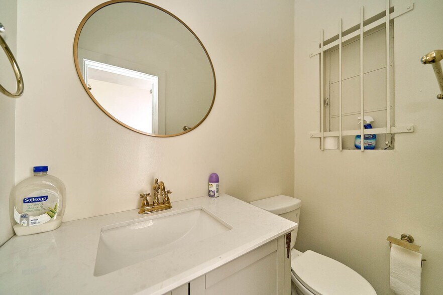 More Photos Of 355-359 Robertson Blvd, Beverly Hills Storefront Retail Office For Lease