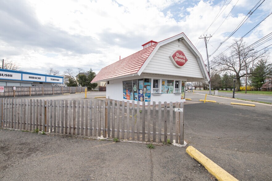 More Photos Of 735 E Hazelwood Ave, Rahway Freestanding For Sale