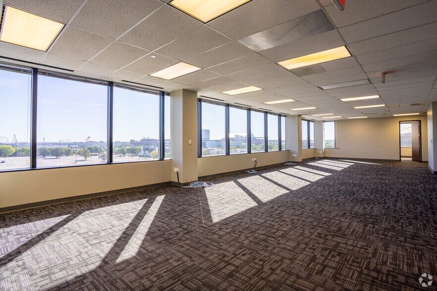 More Photos Of 1250 E Copeland Rd, Arlington Office For Lease