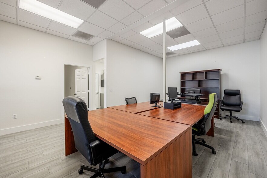 More Photos Of 7997 Mercantile St, North Fort Myers Warehouse For Sale