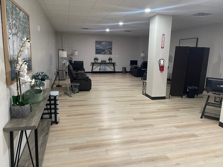 More Photos Of 1915 S Zapata Hwy, Laredo Storefront Retail Office For Lease