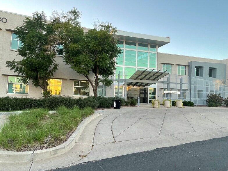 More Photos Of 690 N Cofco Center Ct, Phoenix Medical For Lease