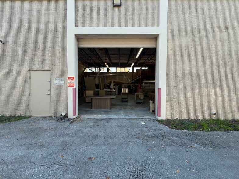 More Photos Of 4099 N Dixie Hwy, Boca Raton Light Manufacturing For Lease
