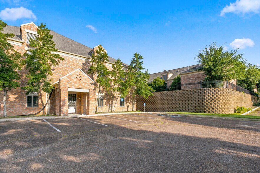 More Photos Of 450 Towne Center Blvd, Ridgeland Skilled Nursing Facility For Sale