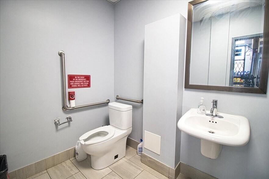 More Photos Of 410 Queen St, Chatham Service Station For Sale