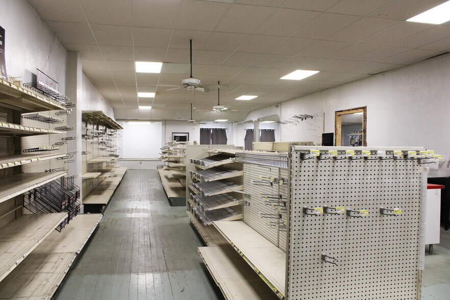 More Photos Of 800 Box Butte Ave, Hemingford General Retail For Sale