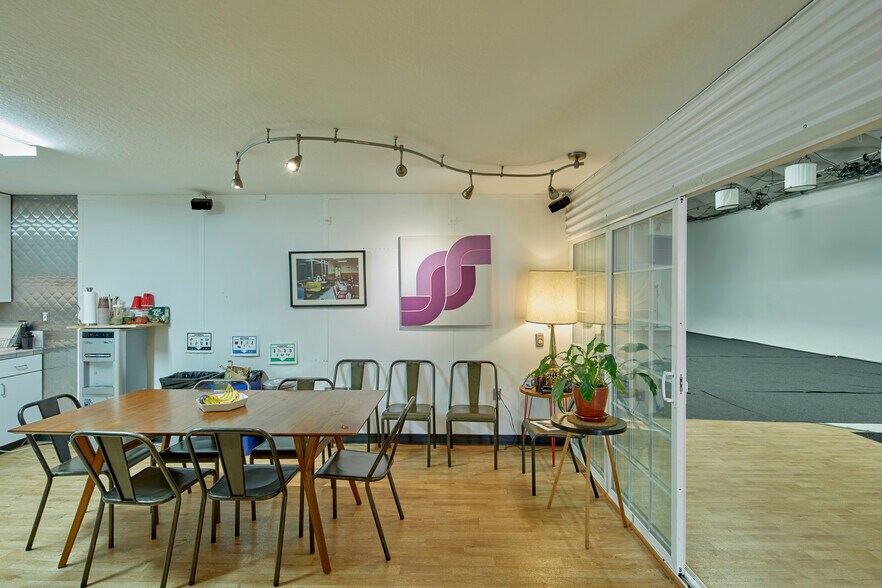 More Photos Of 560 4th St, San Francisco Showroom For Lease