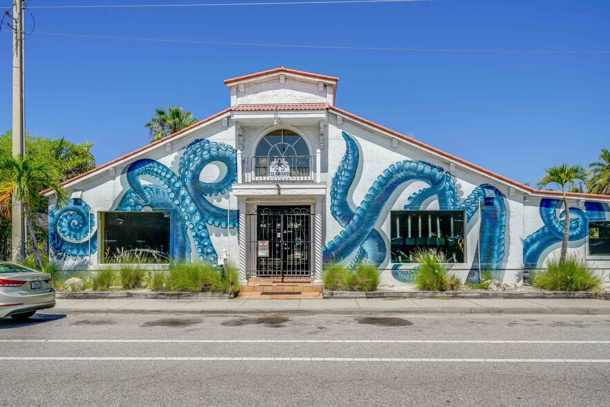 More Photos Of 423 N Lemon Ave, Sarasota Freestanding For Sale