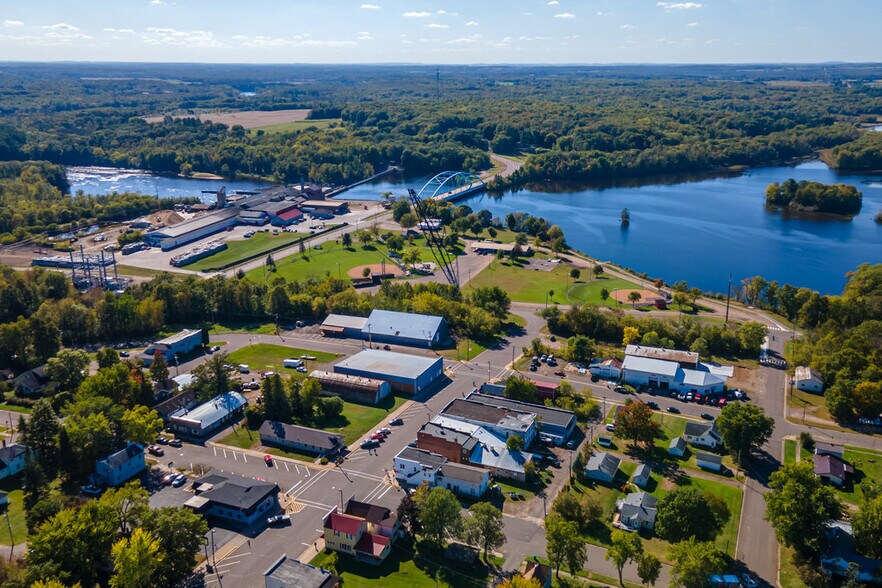 More Photos Of 116 Main St, Cornell Bar For Sale